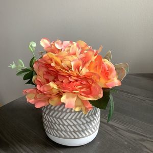 ⭐️3 for $12⭐️ Faux florals in a Scandinavian inspired ceramic pot